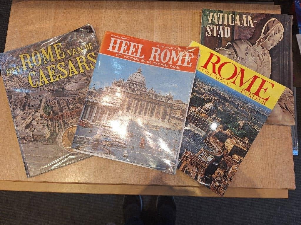 4 boeken: Rome en Vaticaanstad, Boeken, Ophalen of Verzenden, Nieuw, Europa, Reisgids of -boek