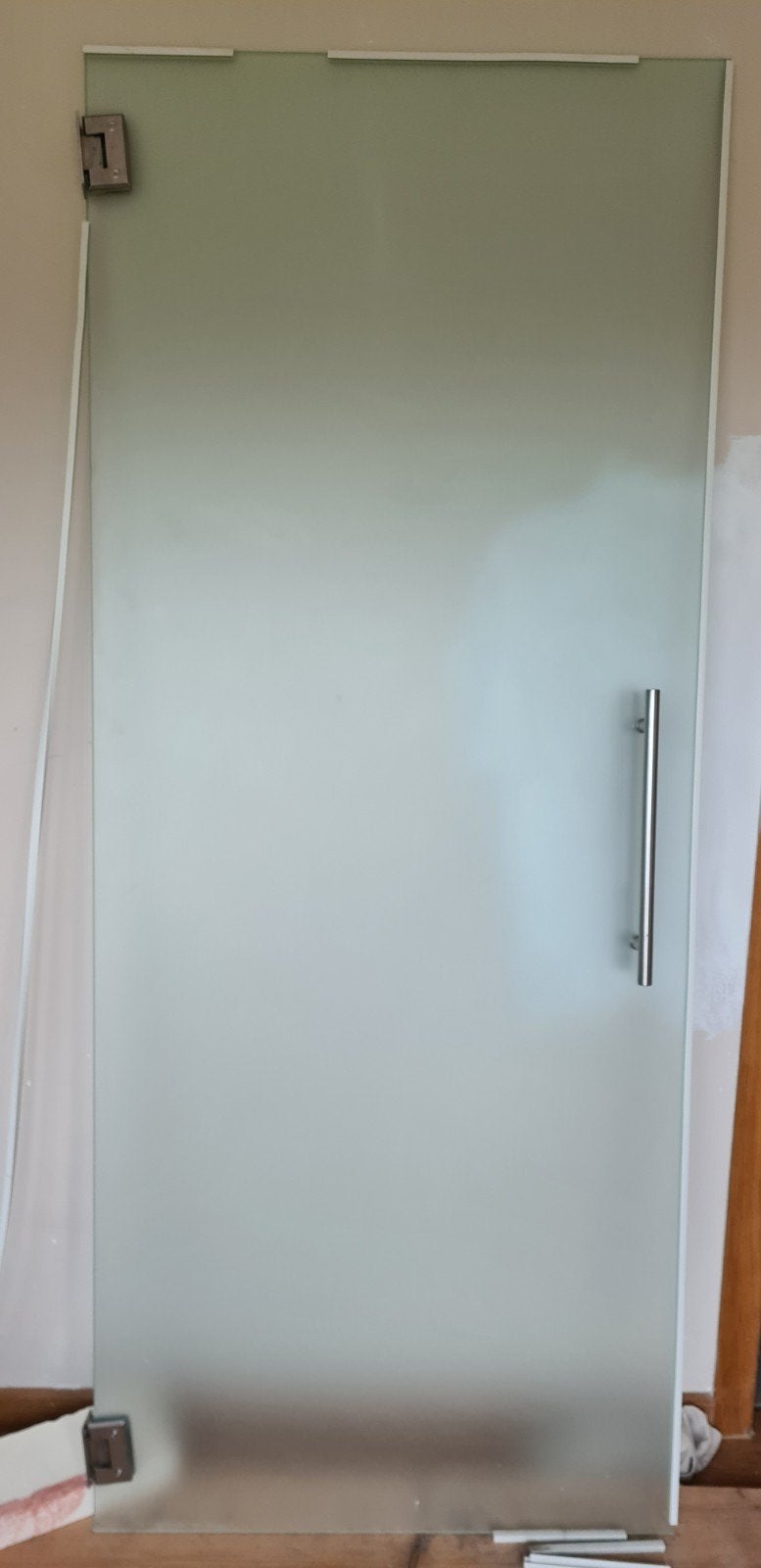 Porte en verre opaque Thys, Enlèvement