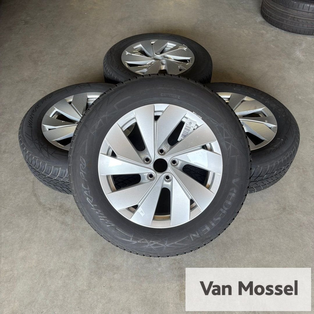 VW Tiguan Vredestein Wintrac Pro 215/65/R17 99H, -, -, Banden en Velgen, 17 inch
