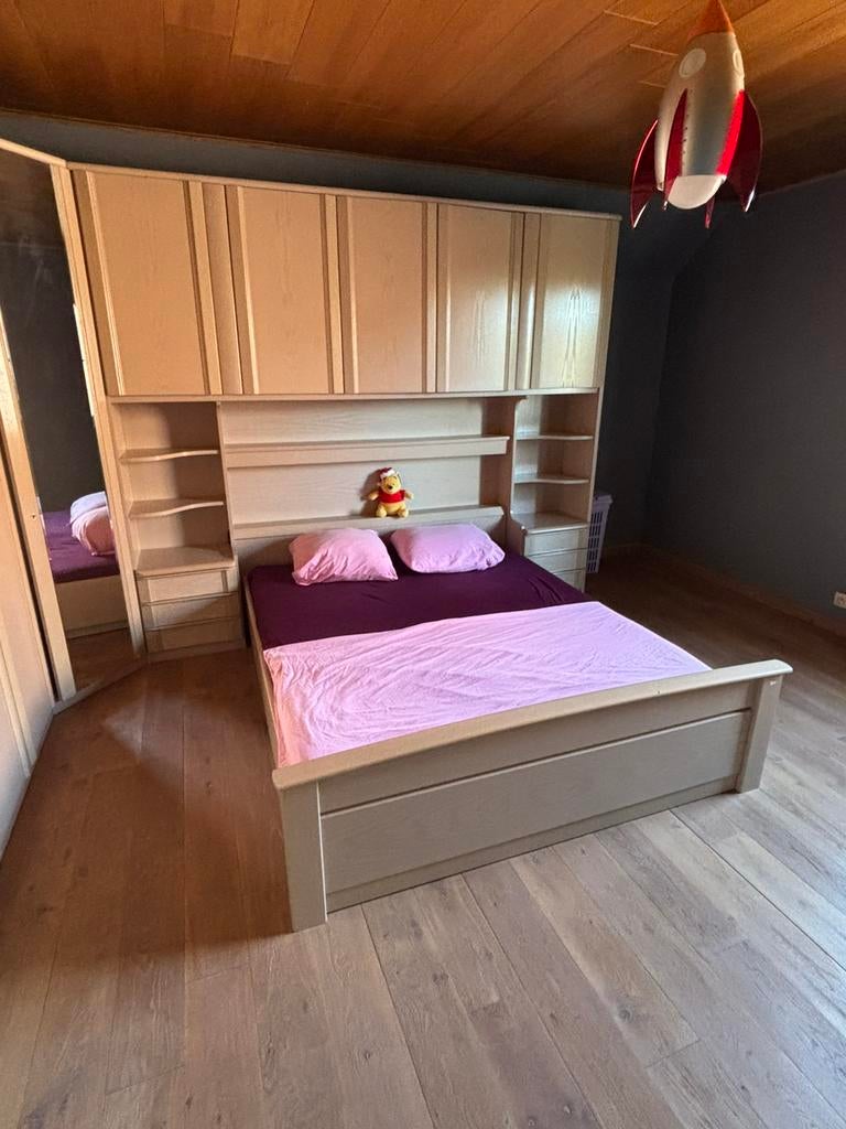 Bed 160 met kastenwand, Ophalen, Zo goed als nieuw