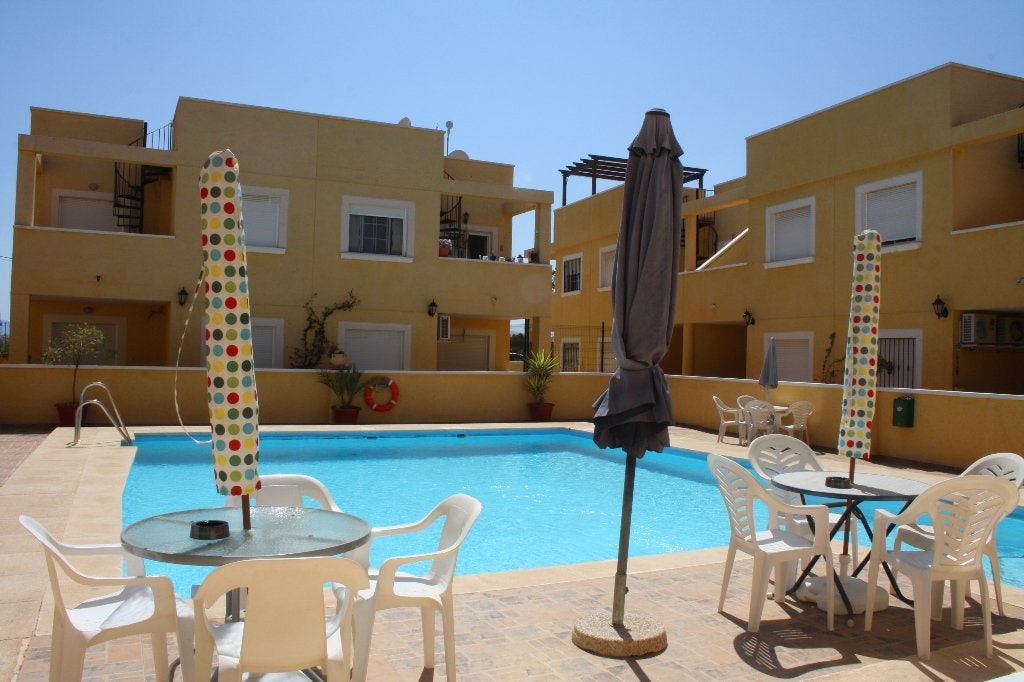 Appartement d'angle au premier étage avec terrasse, Immo, Étranger, Espagne, Appartement, Village