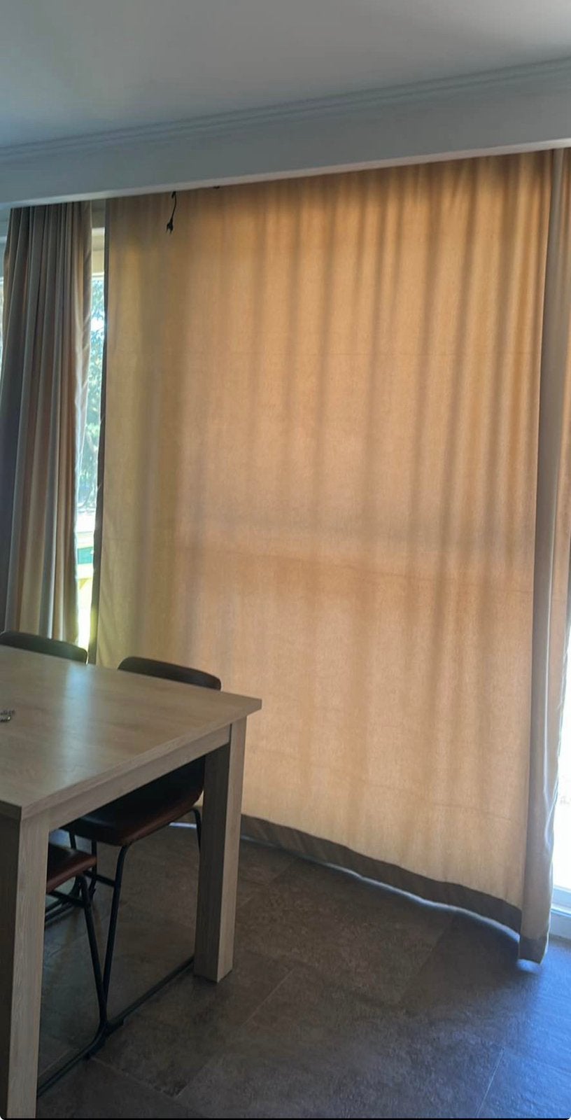 Beige verduisterende gordijnen – nette staat, Huis en Inrichting, Ophalen, Zo goed als nieuw, Beige, Verduisterend