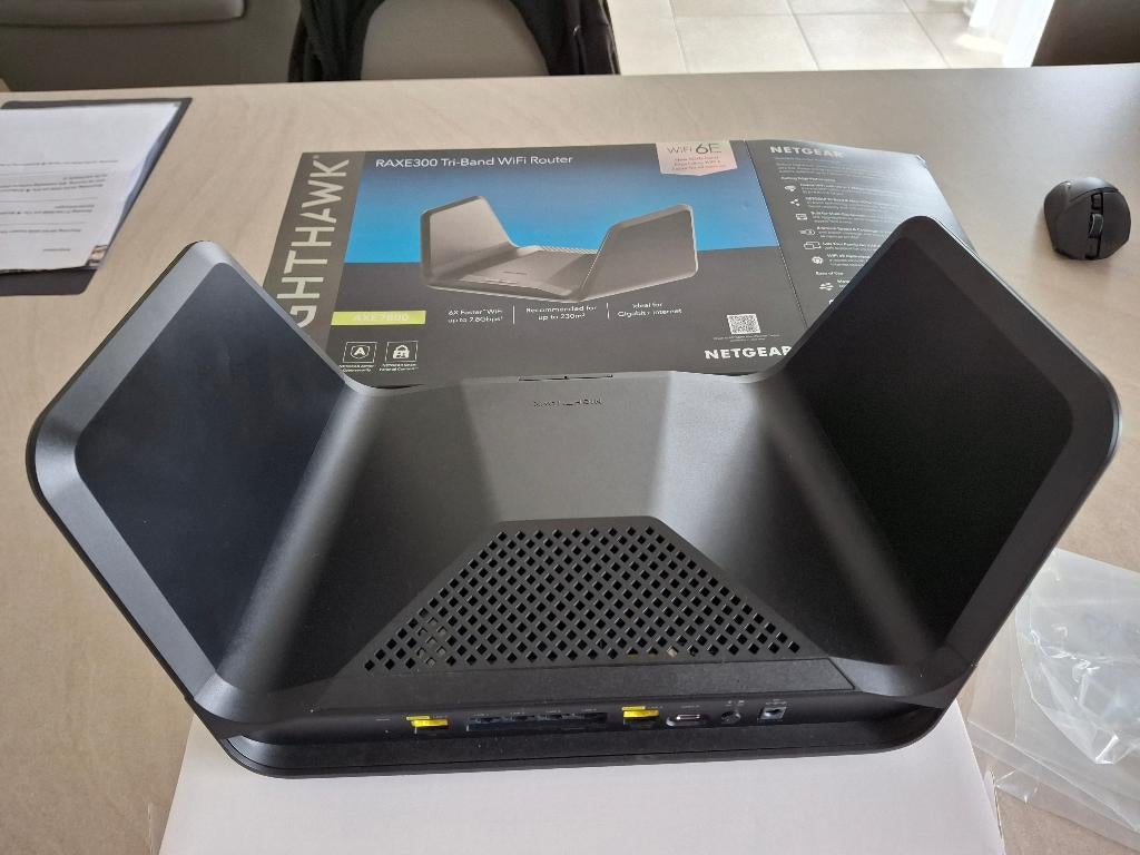 Nighthawk RAXE300 Tri-Band WiFi Router, Enlèvement ou Envoi, Comme neuf, Routeur, NETGEAR