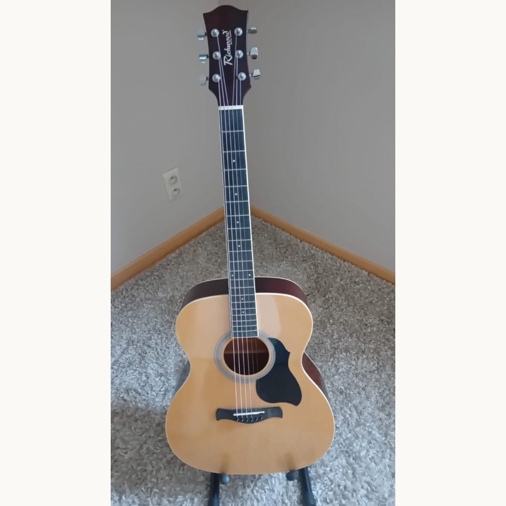 RICHWOOD gitaar met staander, Muziek en Instrumenten, Ophalen, Nieuw, Klassieke of Spaanse gitaar