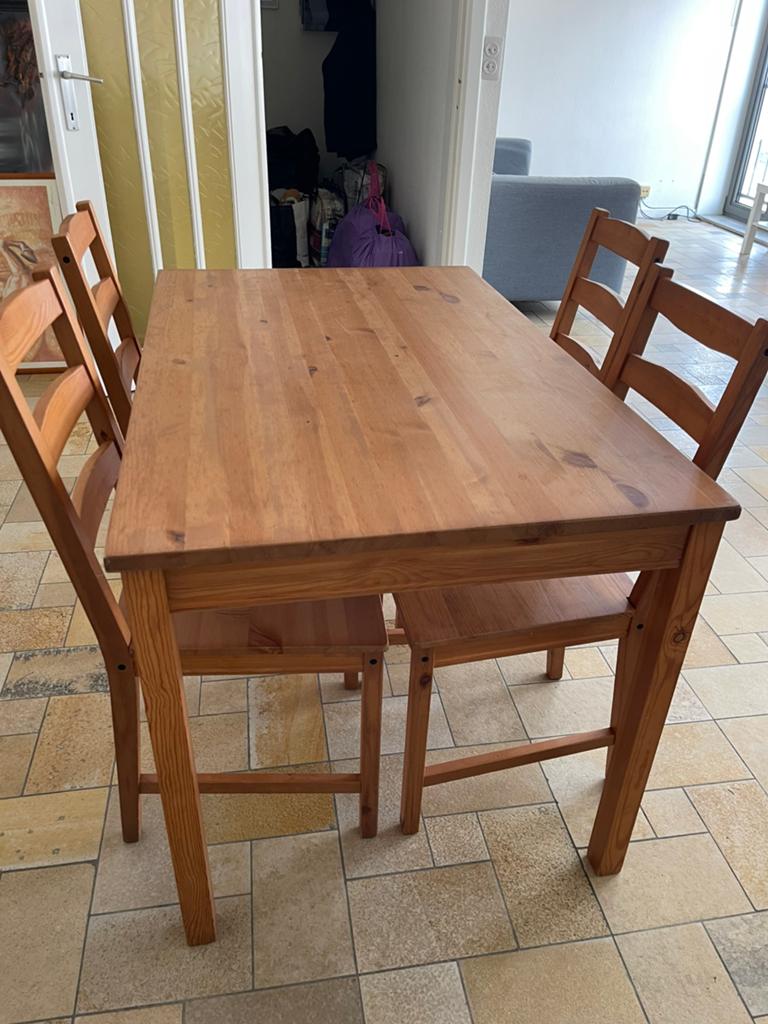 Kleine eettafel met 4 stoelen IKEA, Ophalen, Zo goed als nieuw, Bois, 4 tot 6 stoelen