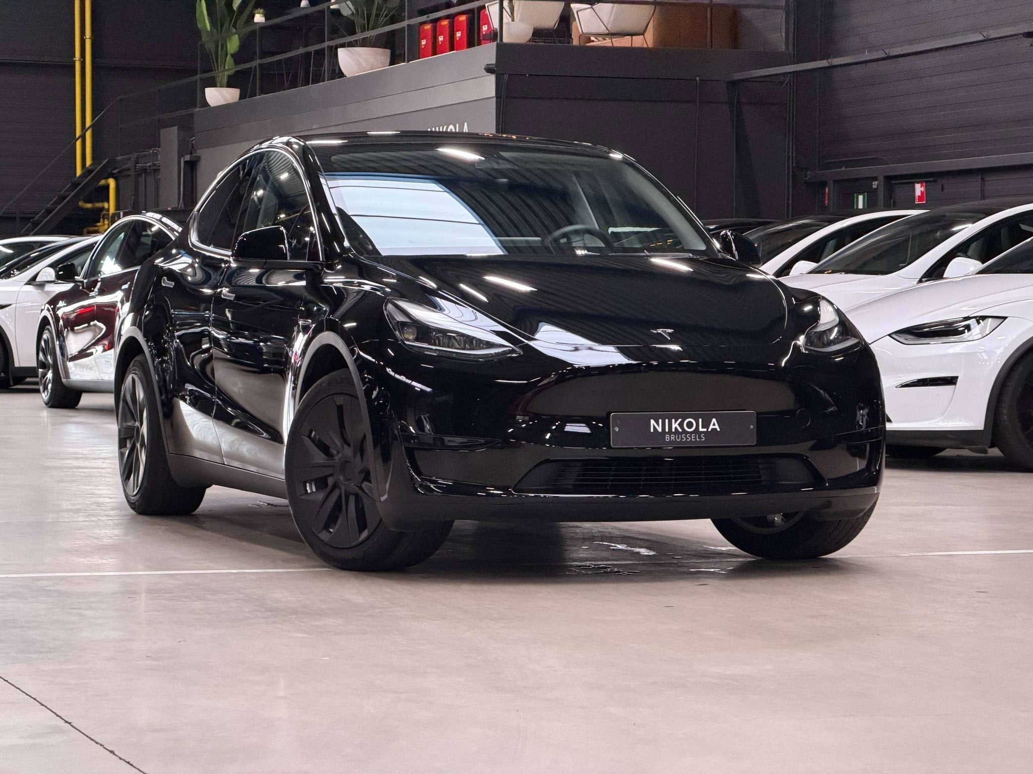 Tesla Model Y REAR WHEEL DRIVE - FULL BLACK - AUTOPILOT ACTI, Autos, Cuir, 299 ch, Achat, Entreprise
