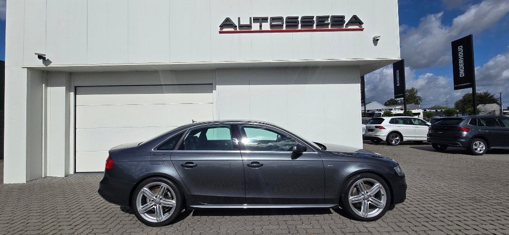 Audi A4 3.0TDI V6 Sline Berline Navi/Camera/Garantie, Auto's, Voorwielaandrijving, Lichtsensor, A4, 6 cilinders