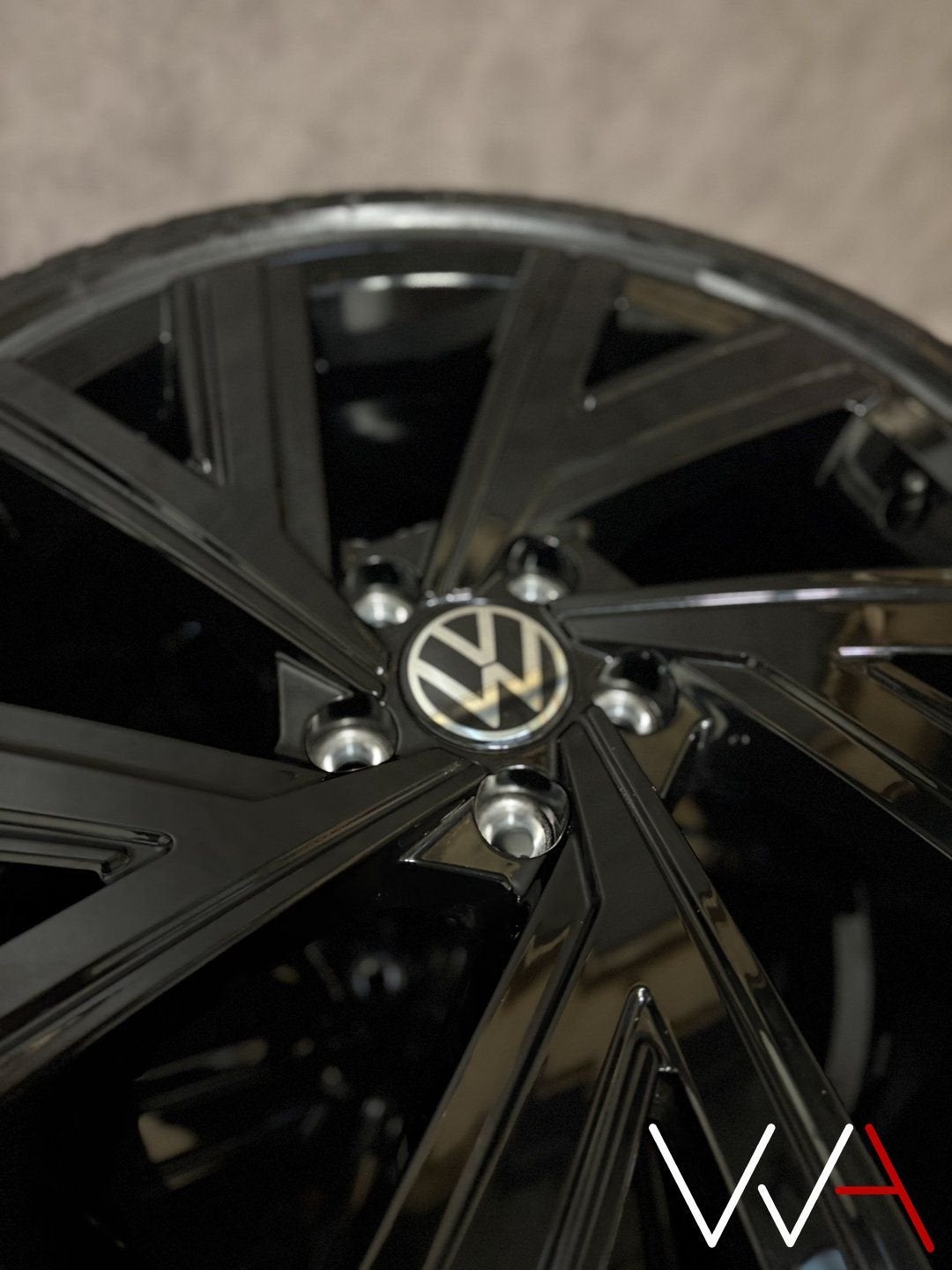 ️18'' Volkswagen Golf 8 Bergamo velgen winter NIEUW BLACK, Autos : Pièces & Accessoires, Neuf, Pneus et Jantes, Pneus hiver, Véhicule de tourisme