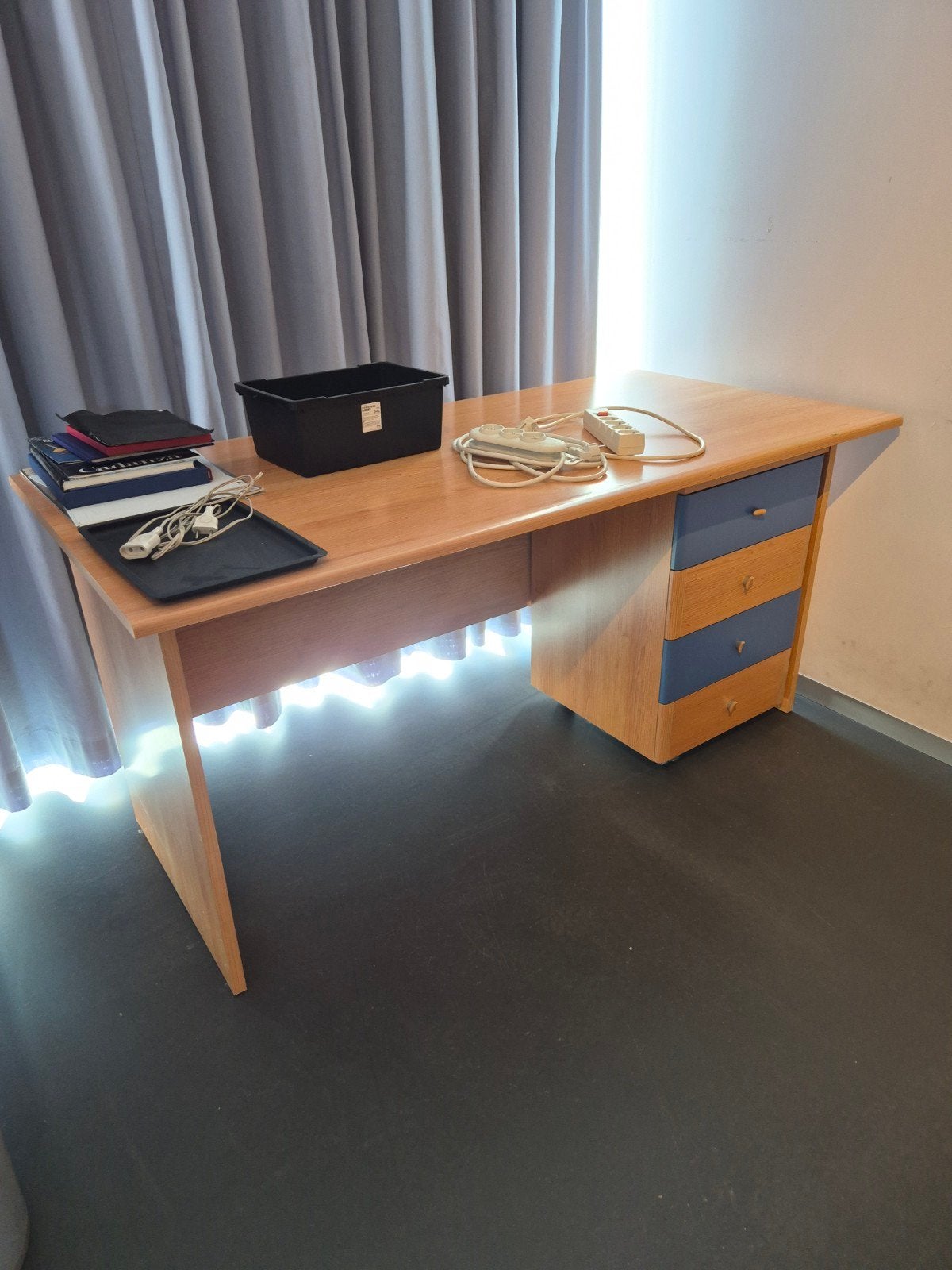 Jongenskamer bureau, ladenblok, boekenkast, kleerkast., Scandinave, Avec tiroirs, Comme neuf, Enlèvement