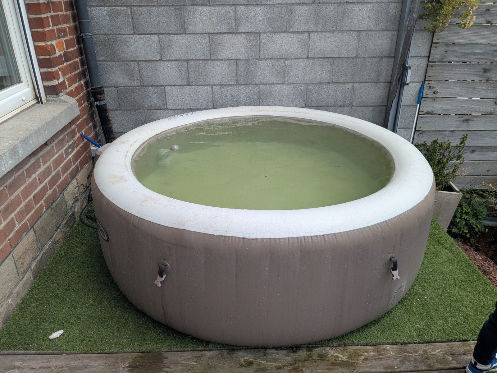 Jaccuzi Intex, Jardin & Terrasse, Bains à remous et Spas, Utilisé, Tapis de sol, Gonflable