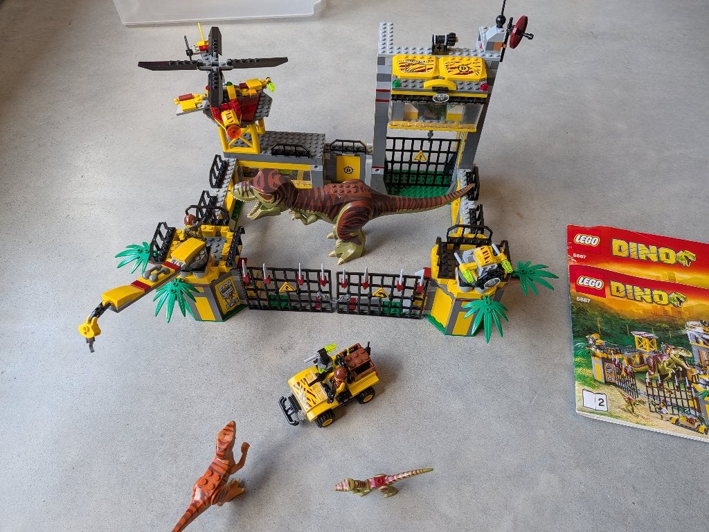 lego 5887 dino defense HQ, Gebruikt, Jurassic World, Lego, Ophalen of Verzenden