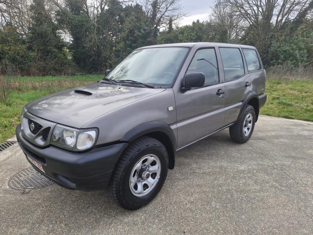 NISSAN TERRANO LONG 2,8 L 4 ROUES MOTRICES BJ 2000 PLUS LÉGE, Cuir, Argent ou Gris, Achat, Beige