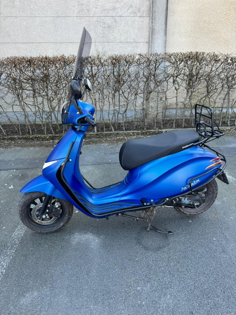 Elektrische scooter matte blauw – zeer proper – lage km, Ophalen, Zo goed als nieuw