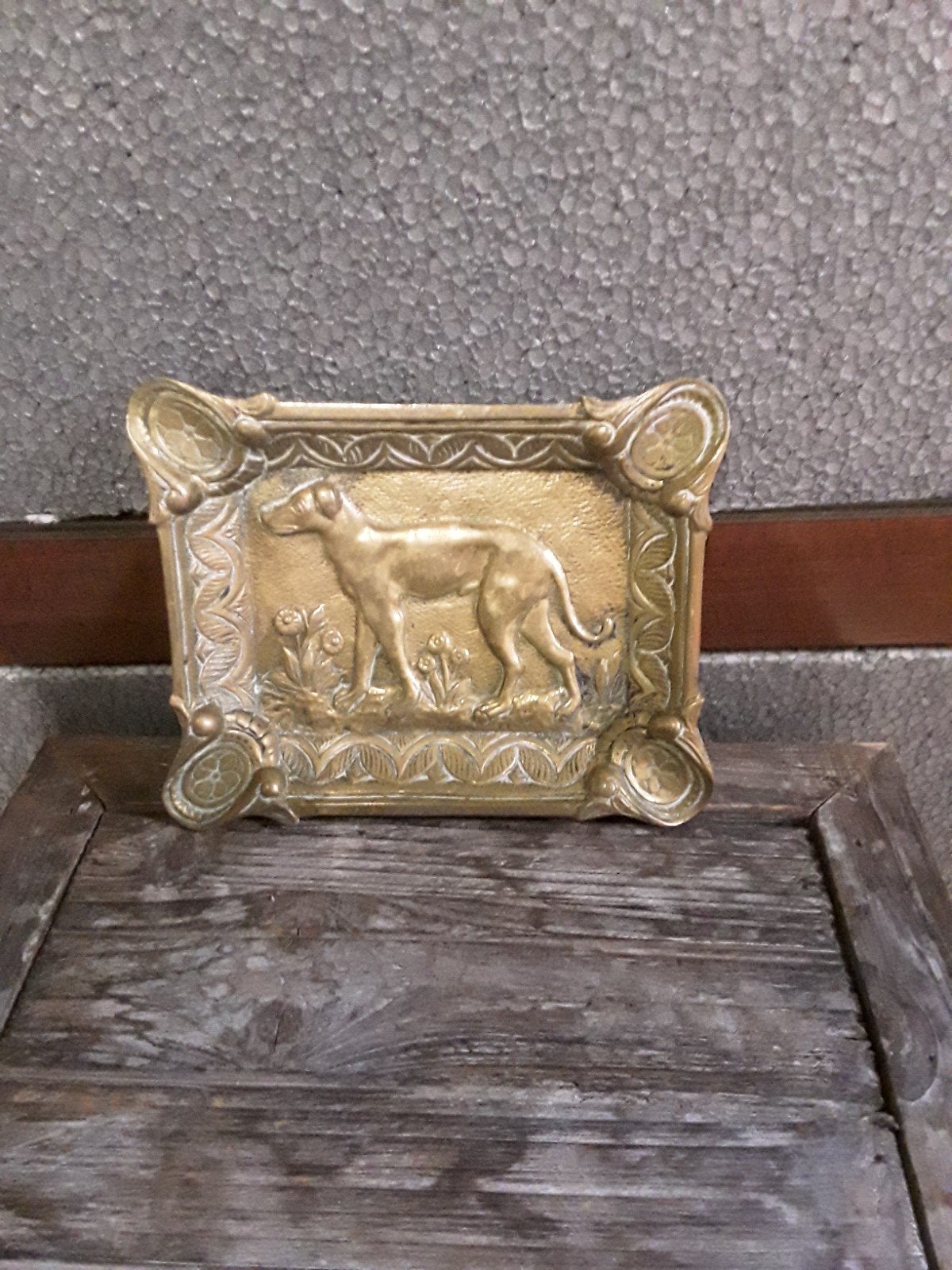 cendrier pour chien, Enlèvement