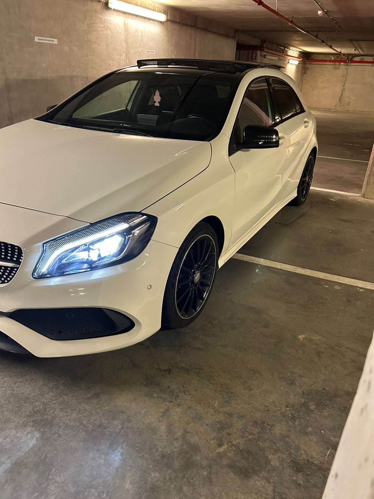 Mercedes A180 AMG Packet, Automaat, Alcantara, Wit, 5 deurs