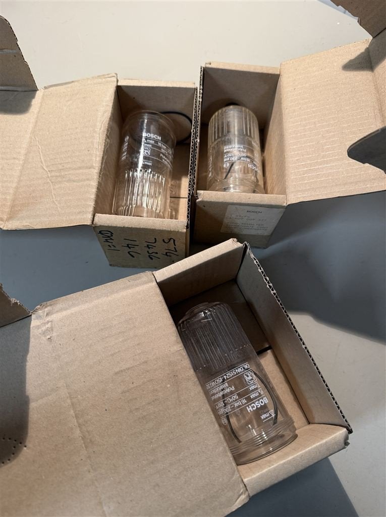 Bosch Regulator/Filter Set 827009336 + 827009337 x2, Hobby en Vrije tijd, Elektronica-componenten, Ophalen of Verzenden, Nieuw