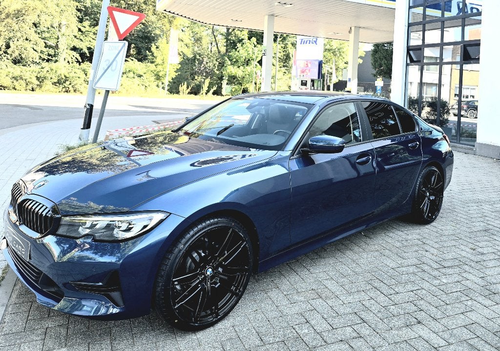 318iA -Heated Sportseats+Steering-LED-Virtual-PrivacyGlass, Automaat, https://public.car-pass.be/vhr/f6d06535-10d6-4bd6-8f22-e2a2cad0fad3