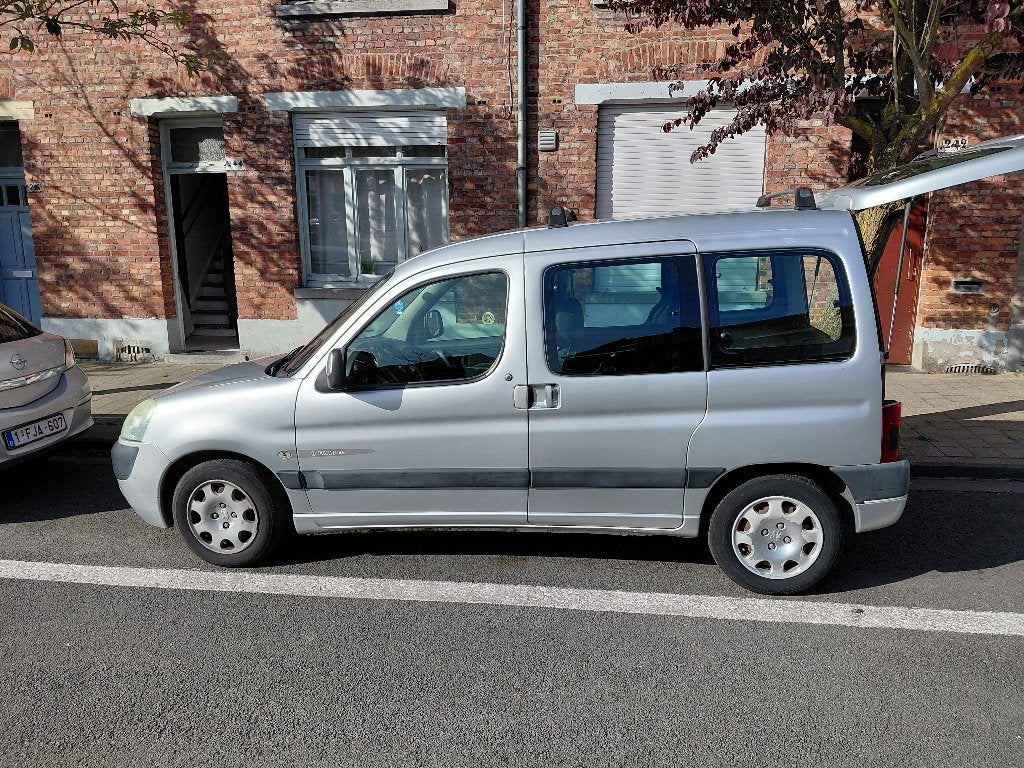 Vend peugeot partner 1.9, Autos, Argent ou Gris, Achat, Noir, 5 portes