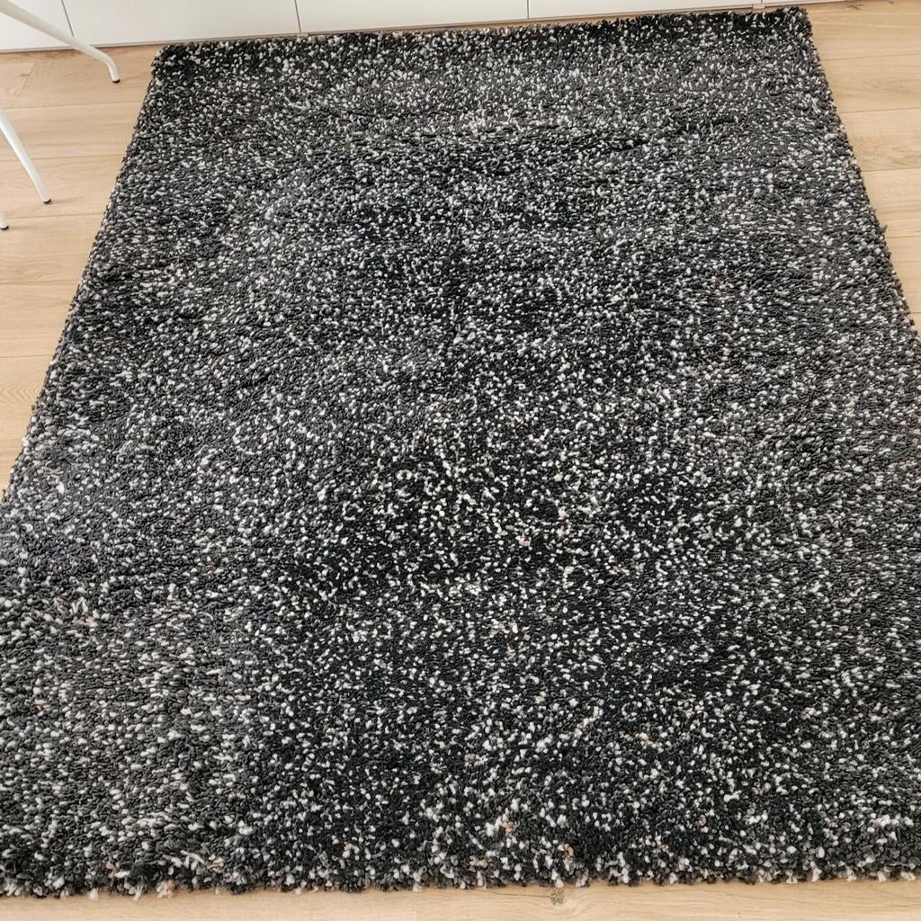 Tapijt: overheersend zwart met wit en licht bruine accenten, Maison & Meubles, Ameublement | Tapis & Moquettes, Enlèvement, Noir
