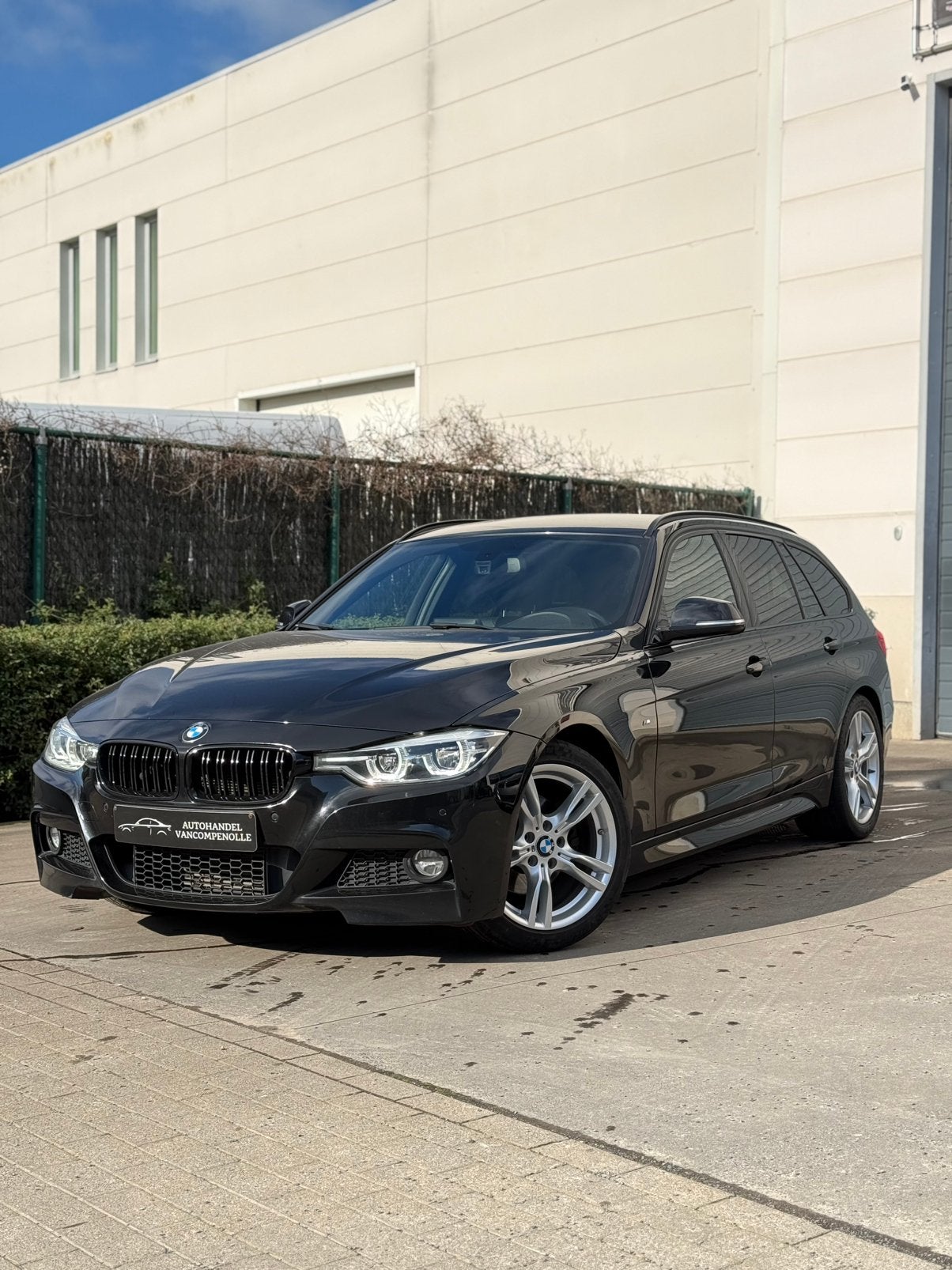 BMW 320 2017 M Pakket EURO 6B Hifi/Navi/Trekhaak, Auto's, BMW, Euro 6, Zwart, Leder, Bedrijf