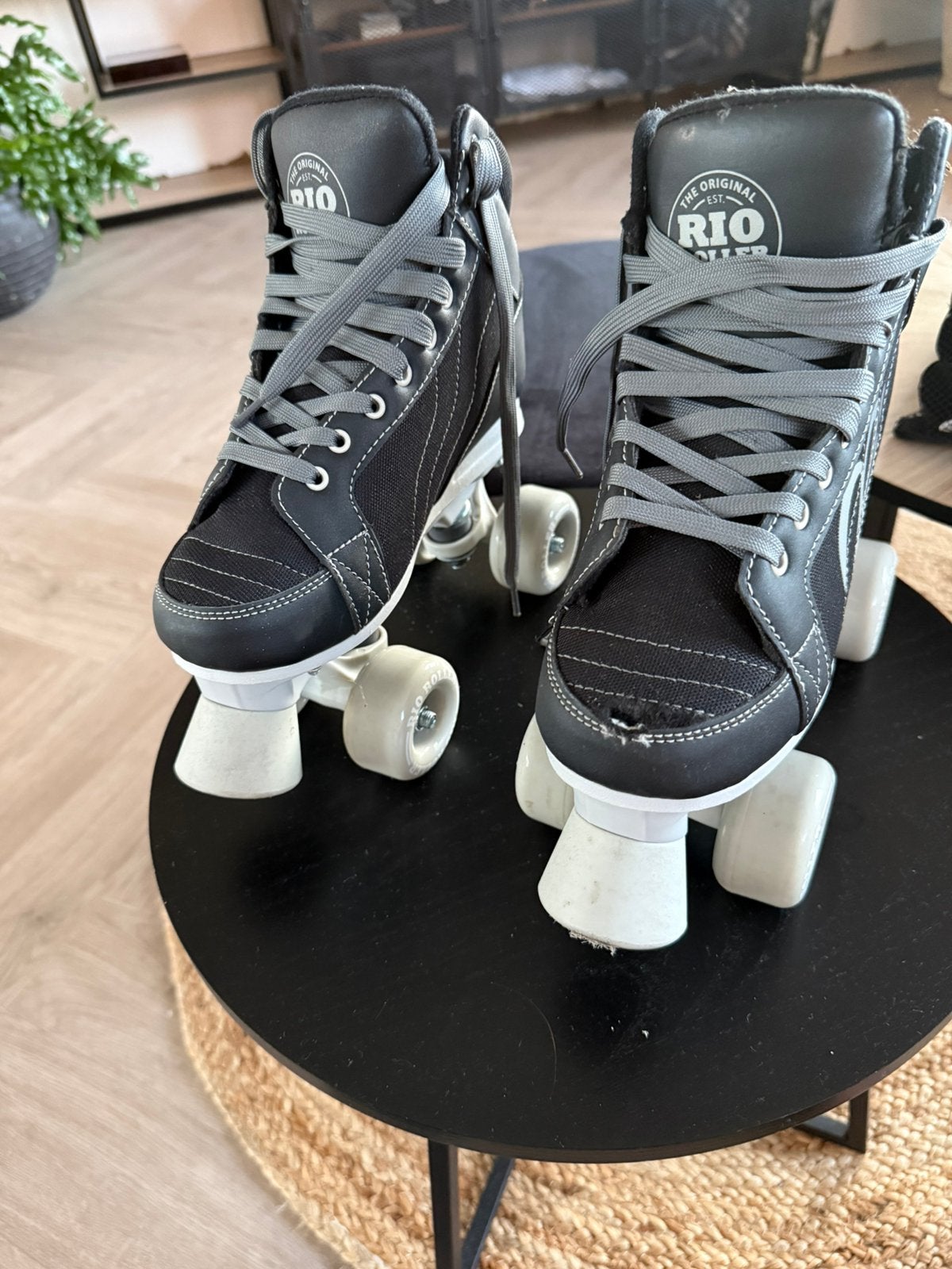 Rolschaatsen Riolorer maat 37 en bescherming, Kinderen en Baby's, Ophalen of Verzenden, Zo goed als nieuw, Dames