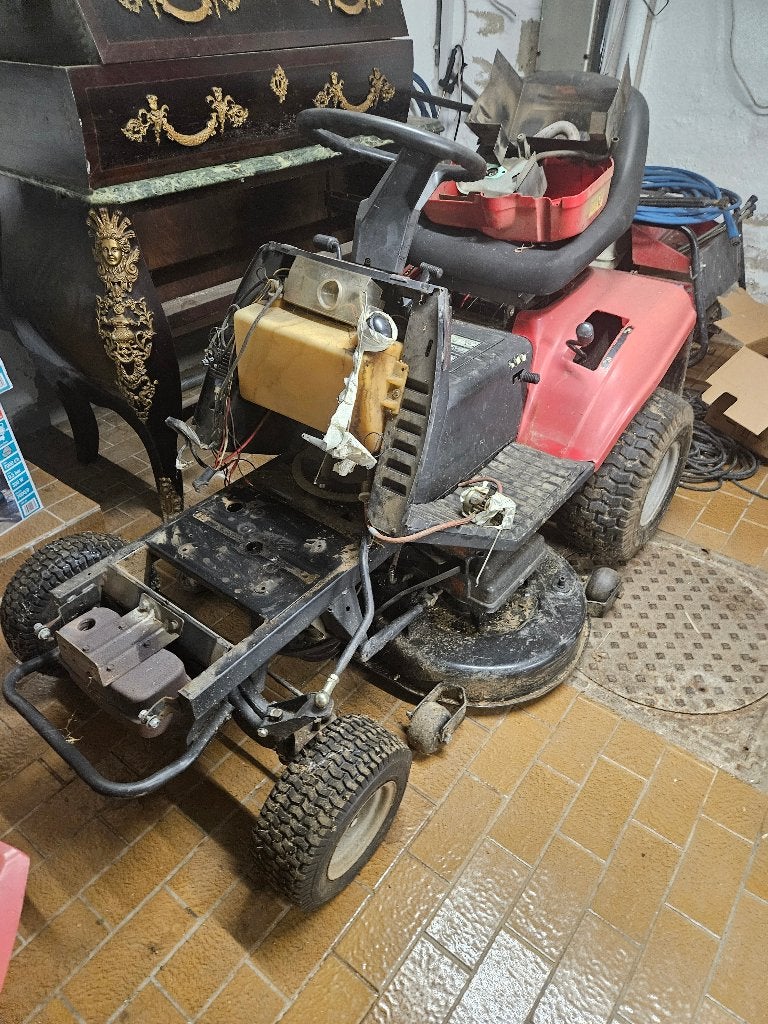 Tracteur Honda 2213s pour bricoleur, Honda, Tondeuses à gazon à essence, Utilisé, Démarrage électrique