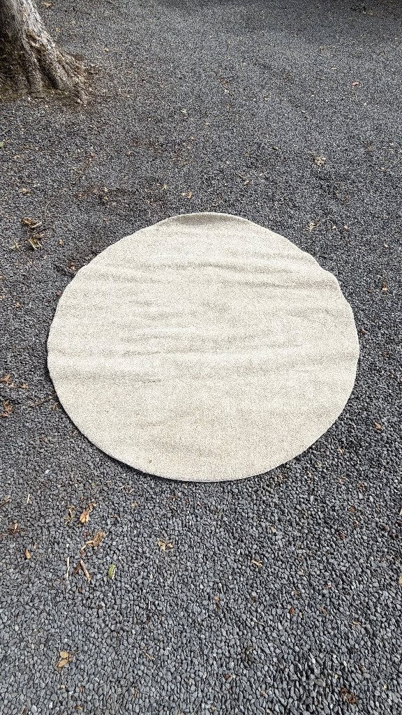 Rond crèmekleuring tapijt, Huis en Inrichting, Stoffering | Tapijten en Vloerkleden, Ophalen, Zo goed als nieuw, Beige, Rond
