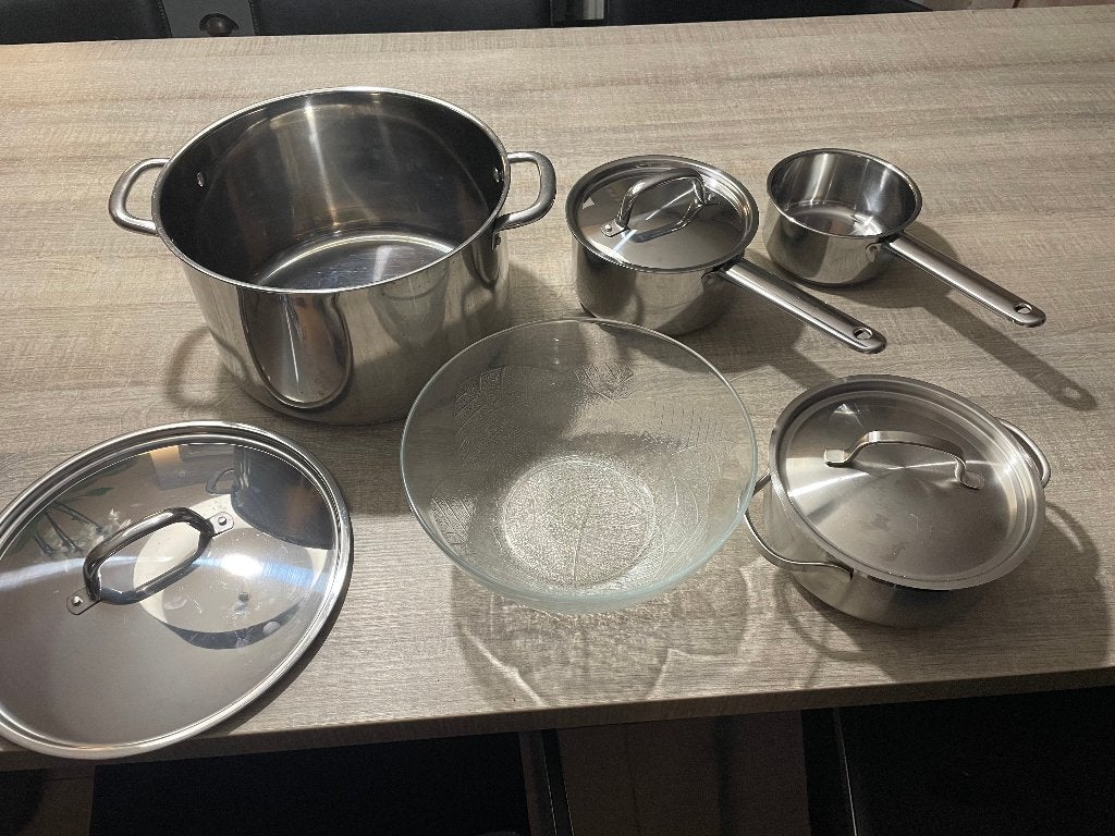 2 casseroles 2 poêlons un saladier en verre, Verre, Utilisé, Casserole, Enlèvement
