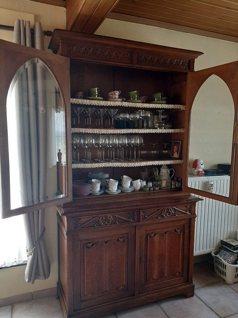 Antieke livingkast, Ophalen