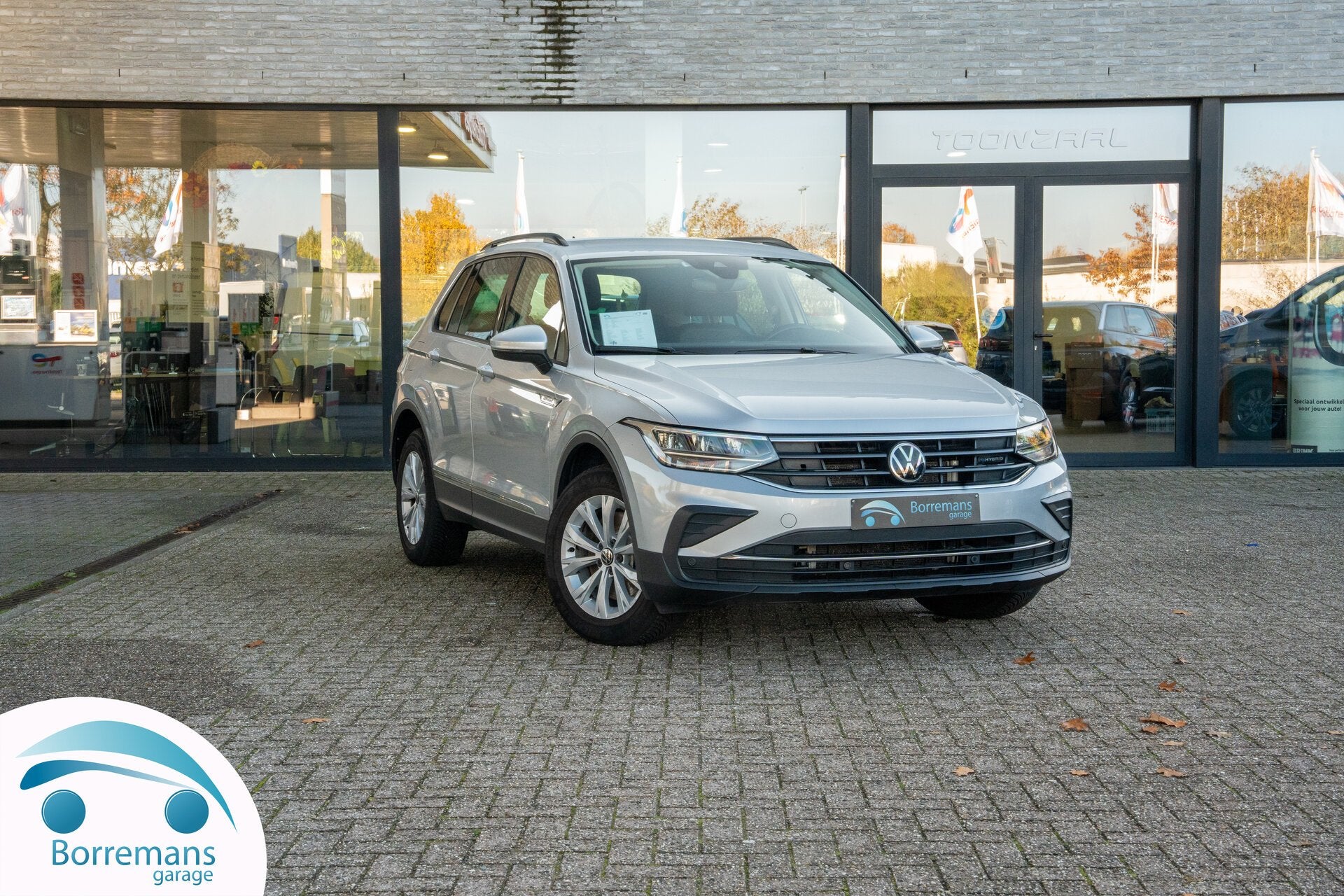 Volkswagen Tiguan E-HYBRID 245 PK BUSINESS Safety Pack/Navi, Autos, Argent ou Gris, Euro 6, Noir, 5 portes