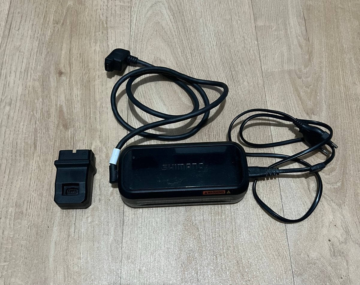 Shimano EC-E6002 Oplader met adapter (ebike), Fietsen en Brommers, Fietsaccessoires | Fietsaccu's, Ophalen, Zo goed als nieuw