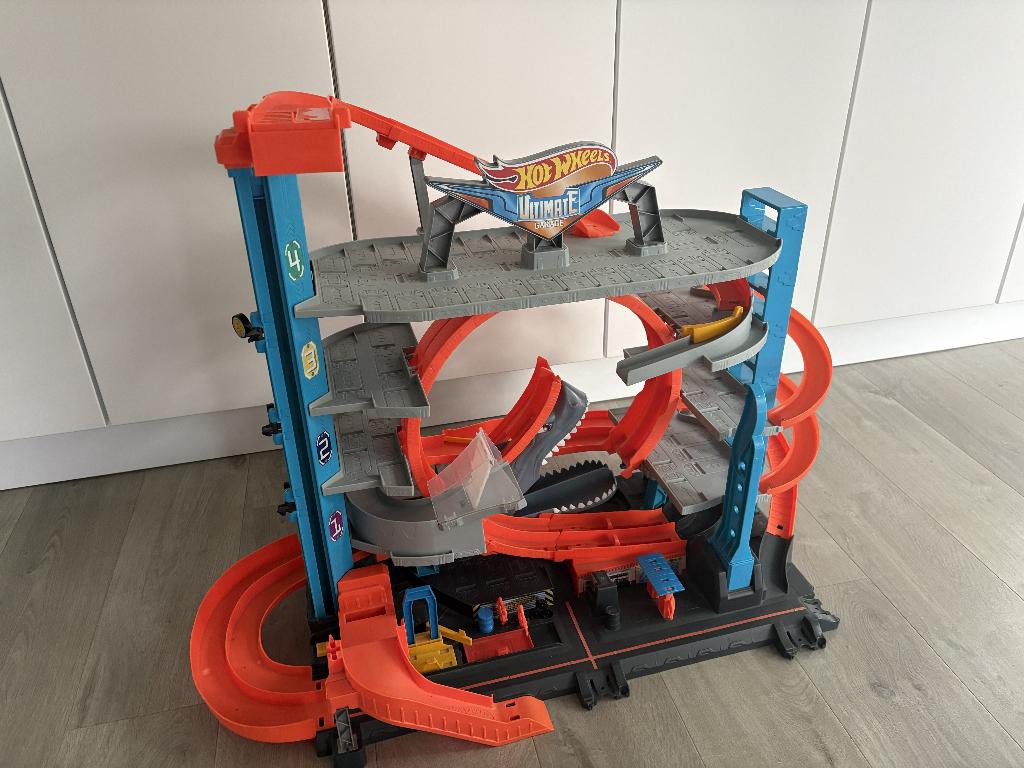 Hotwheels uitgebreid pakket - 10 sets + 100 wagens, Kinderen en Baby's, Speelgoed | Racebanen, Gebruikt, Racebaan, Handmatig, Hot Wheels
