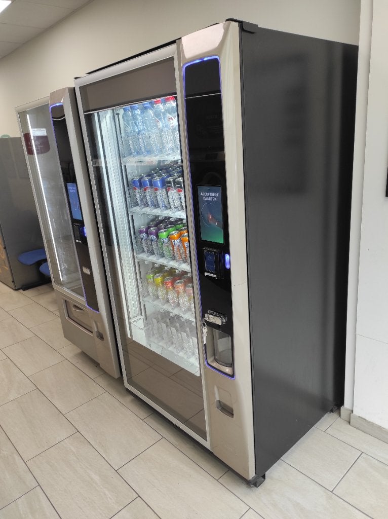 Vending gekoelde drankautomaat, Zakelijke goederen, Kantoor en Winkelinrichting | Kantoormeubilair en Inrichting, Automaat, Ophalen