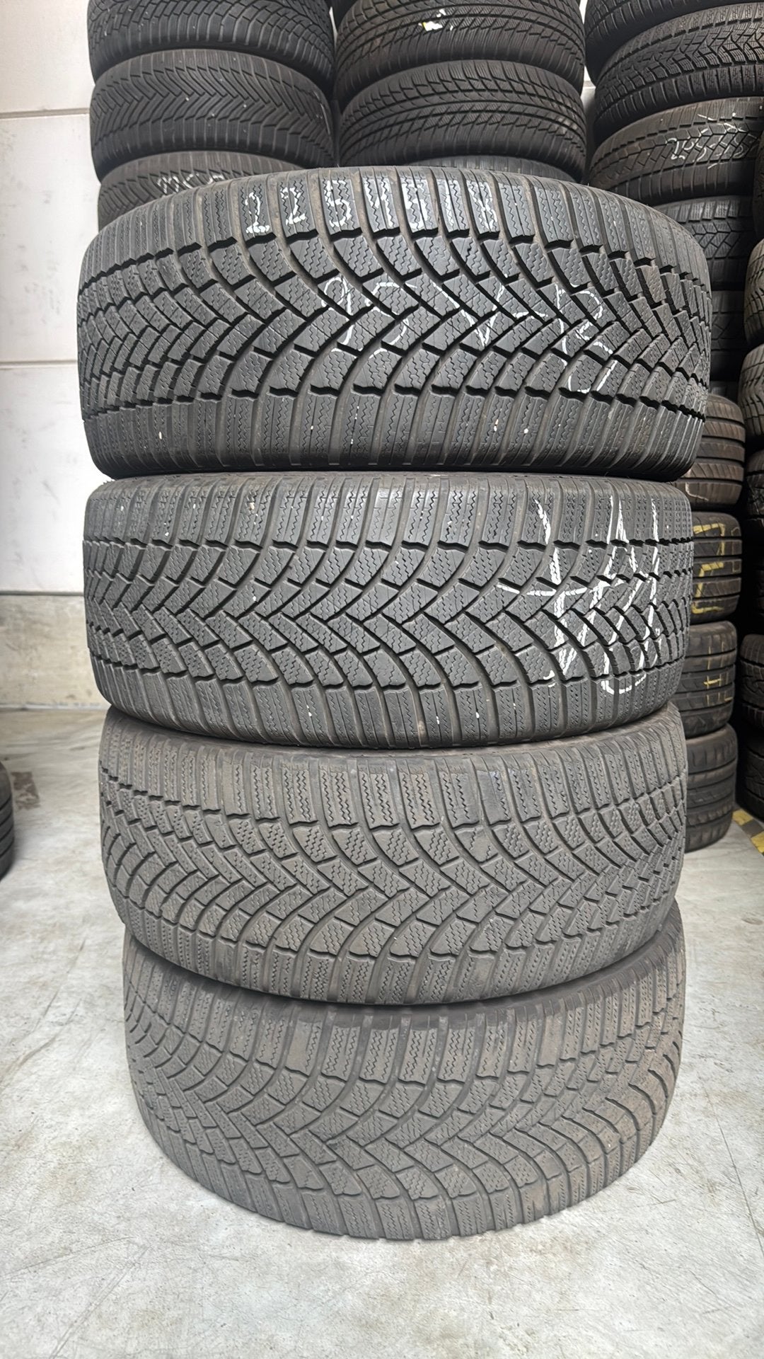 Pneus d'hiver 2254518 225/45/18 225/45R18 marque Bridgestone, Enlèvement
