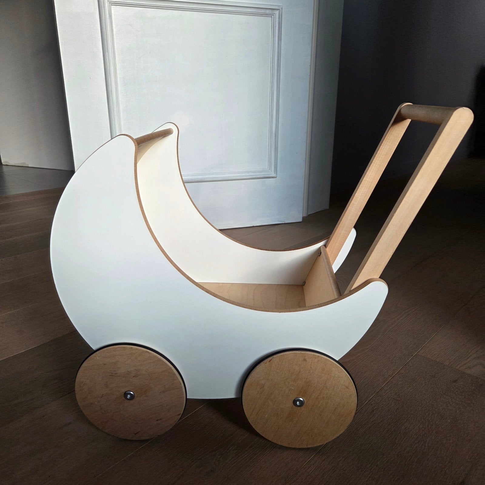 Ooh Noo Poppenwagen, Ophalen