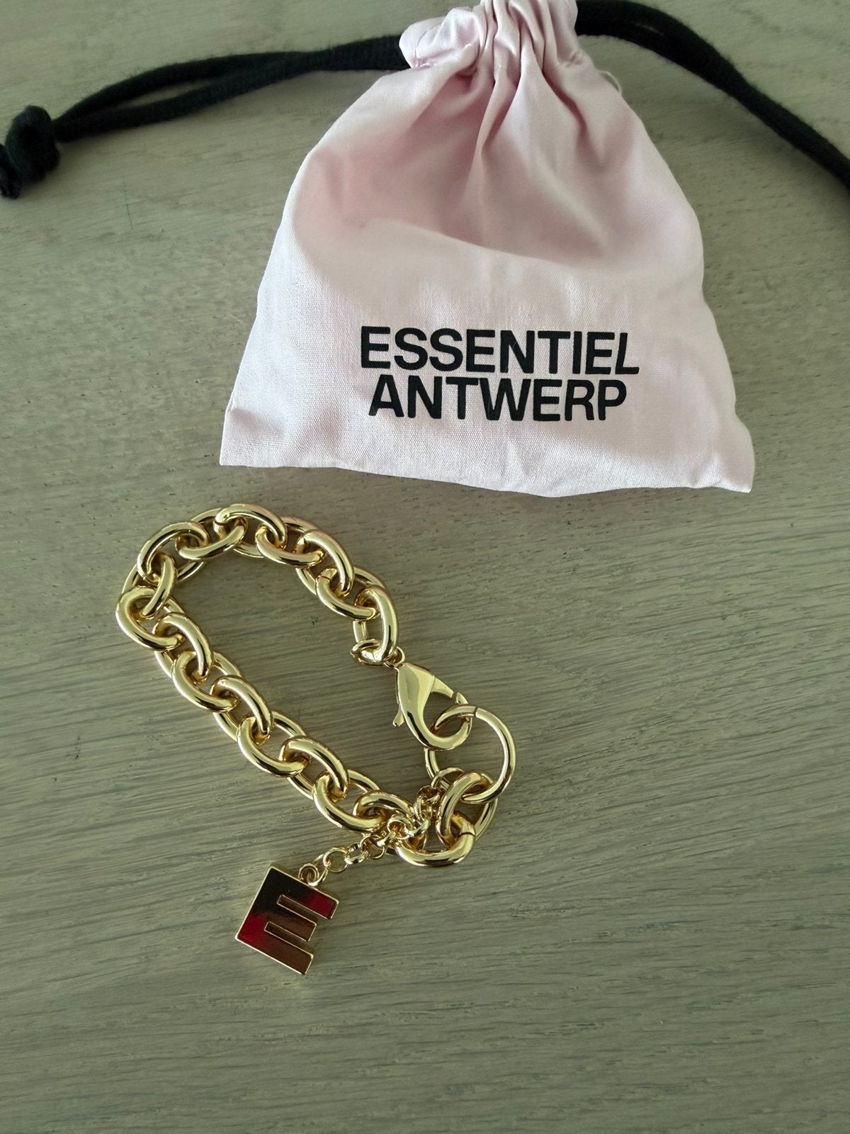 Bracelet Essentiel Antwerp, Bijoux, Sacs & Beauté, Enlèvement ou Envoi, Neuf, Or, Autres matériaux