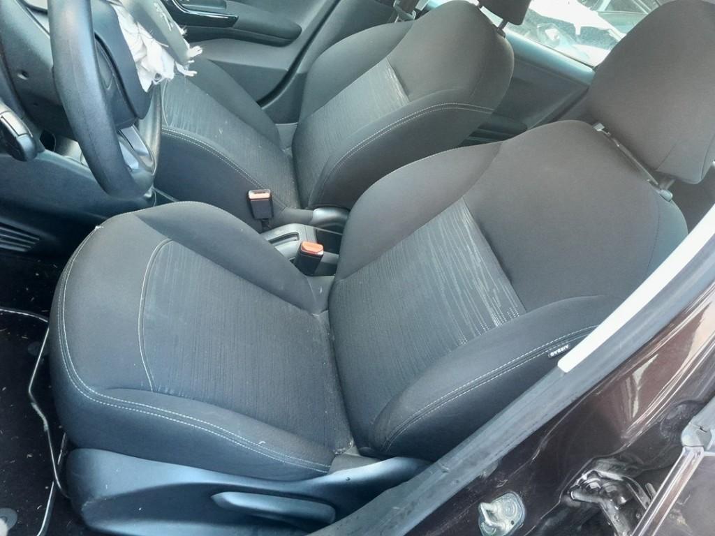 STOEL LINKS VOOR Peugeot 208 I (CA / CC / CK / CL), Gebruikt, Peugeot