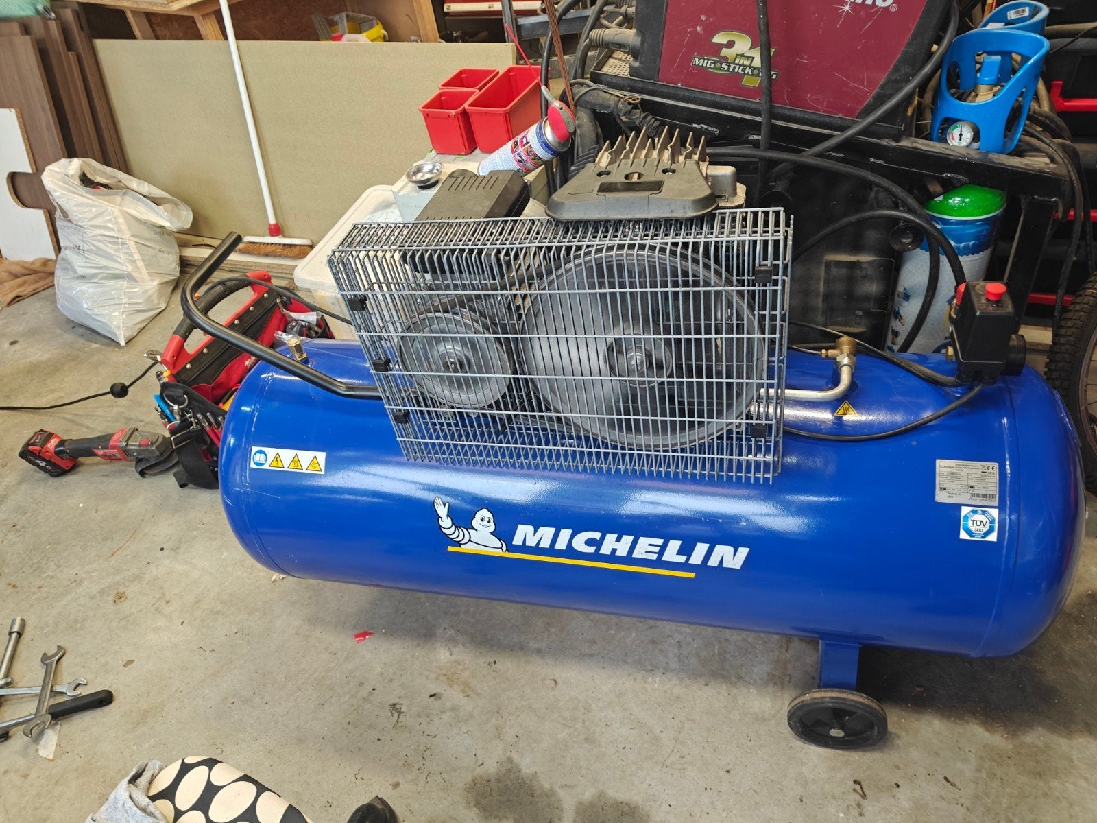 compressor 200l 230v, Comme neuf, Enlèvement, 200 à 400 litres/min, 100 litres ou plus