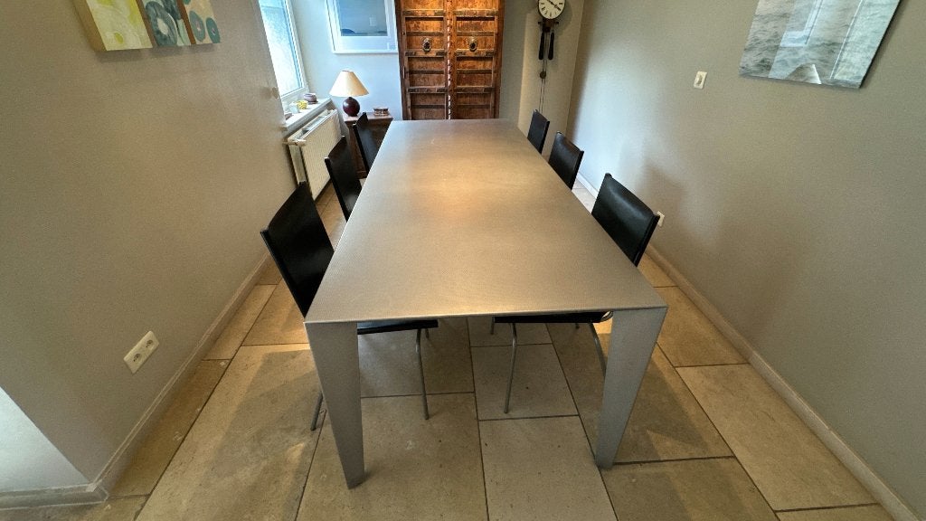 Fabiaan van Severen tafel Fold and Profile, Enlèvement