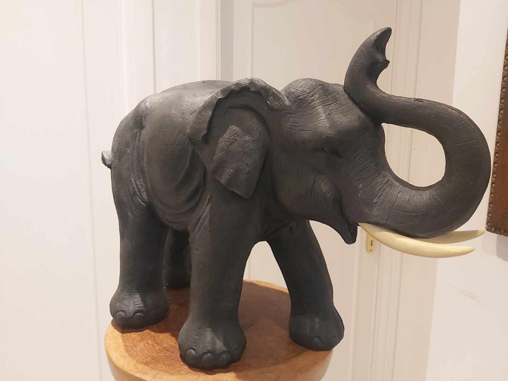 Grote decoratieve olifant – indrukwekkend vintage statement, Antiek en Kunst, Kunst | Beelden en Houtsnijwerken, Kunststof, Ophalen of Verzenden