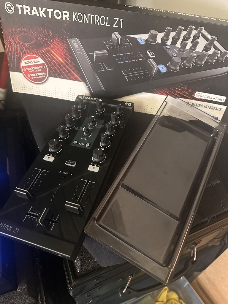 Native Instruments Z 1 MK1 Mengpaneel + decksaver, Ophalen of Verzenden, Zo goed als nieuw, Minder dan 5 kanalen