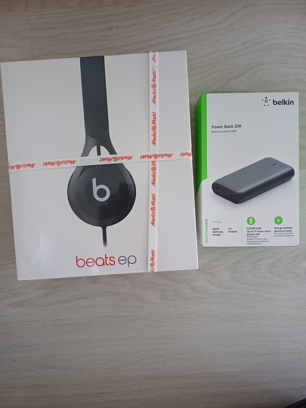 Beats ep + powerbank belkin, Computers en Software, Headsets, Ophalen of Verzenden, Nieuw