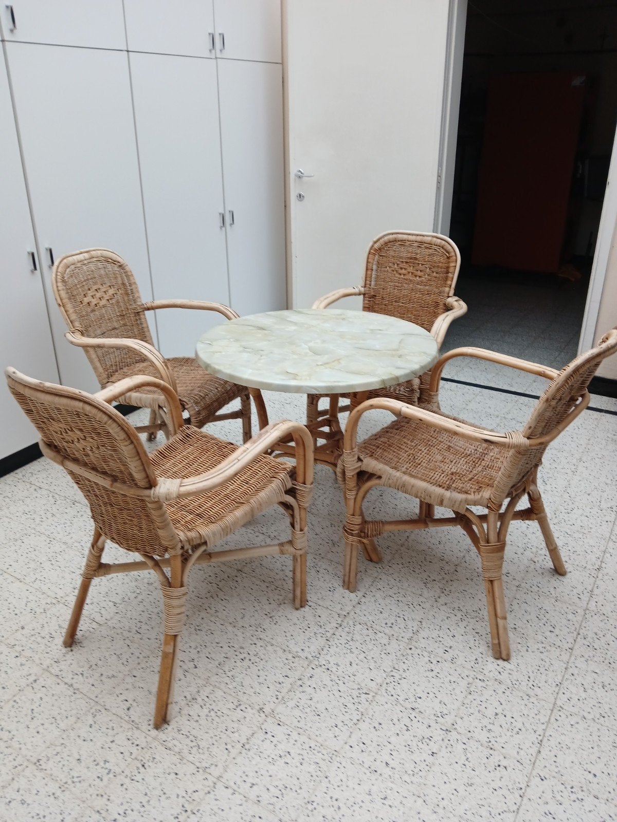 Tafeltje met 4 stoelen (rotan), Ophalen