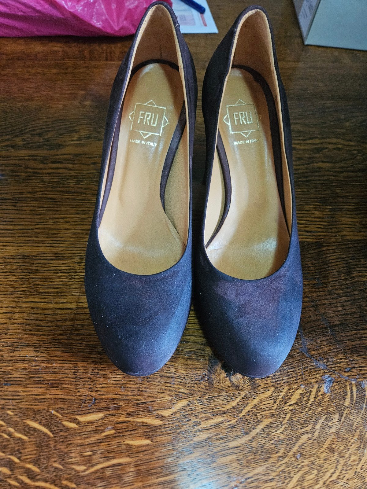 Nieuw in doos! FRU.IT Italiaanse suède pumps / blokhak bruin, Kleding | Dames, Schoenen, Pumps, Bruin, Nieuw, Ophalen of Verzenden