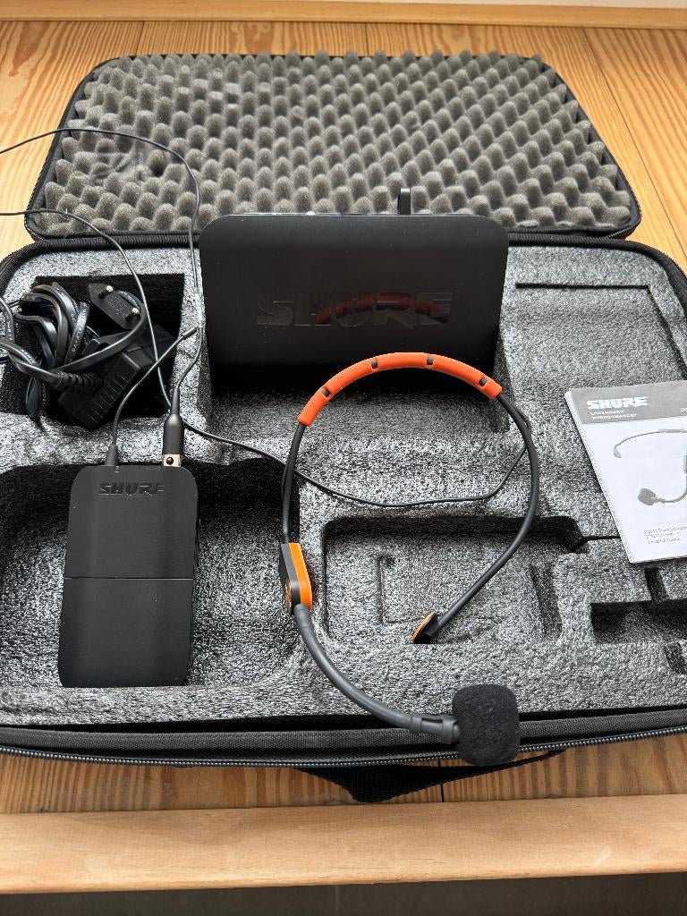 Shure BLX4 Wireless Headset System + SM31FH Fitness Headset, Musique & Instruments, Enlèvement, Comme neuf, Micro chant, Sans fil
