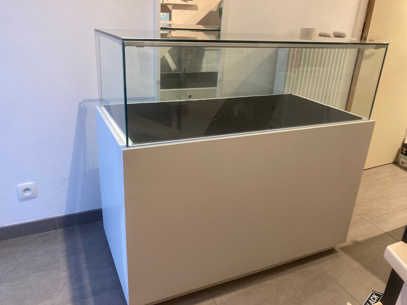 Moderne vitrine met verlichting, Ophalen, Glas, Met lade(s)
