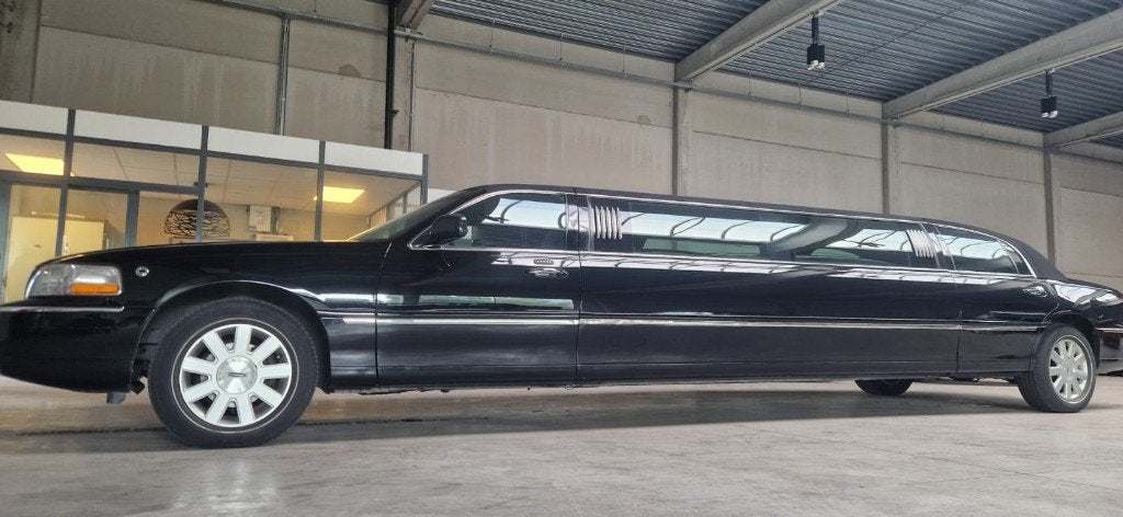 Prachtige Lincoln Town Car limo limousine in perfecte staat, Autos, 8 places, 155 kW, Town Car, 5 portes
