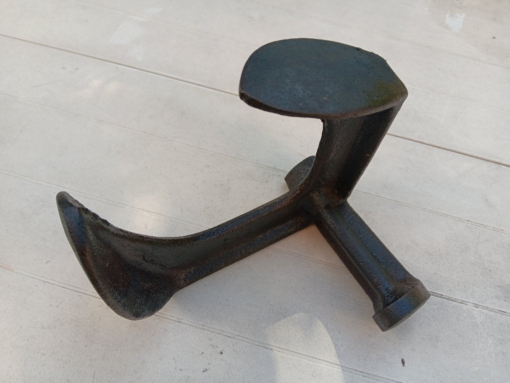 IJzeren schoenleest van schoenmaker, Ophalen