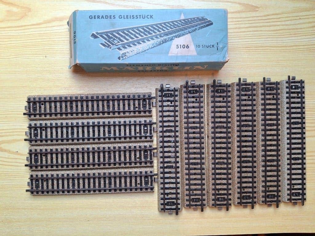 Märklin 5106 — Boîte de 10 rails en M droits, Hobby & Loisirs créatifs, Analogique, Courant alternatif, Rails, Enlèvement