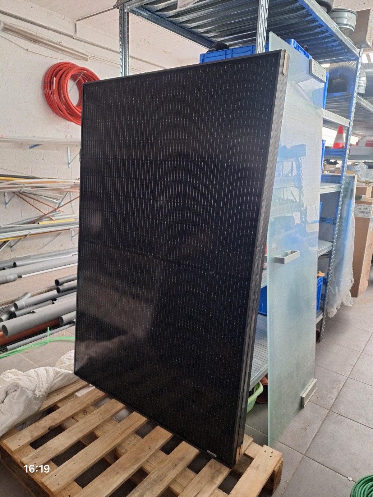 21 panneaux solaires Full-Black 400w Neufs., Enlèvement, Neuf, Panneau, 200 watts-crêtes ou plus